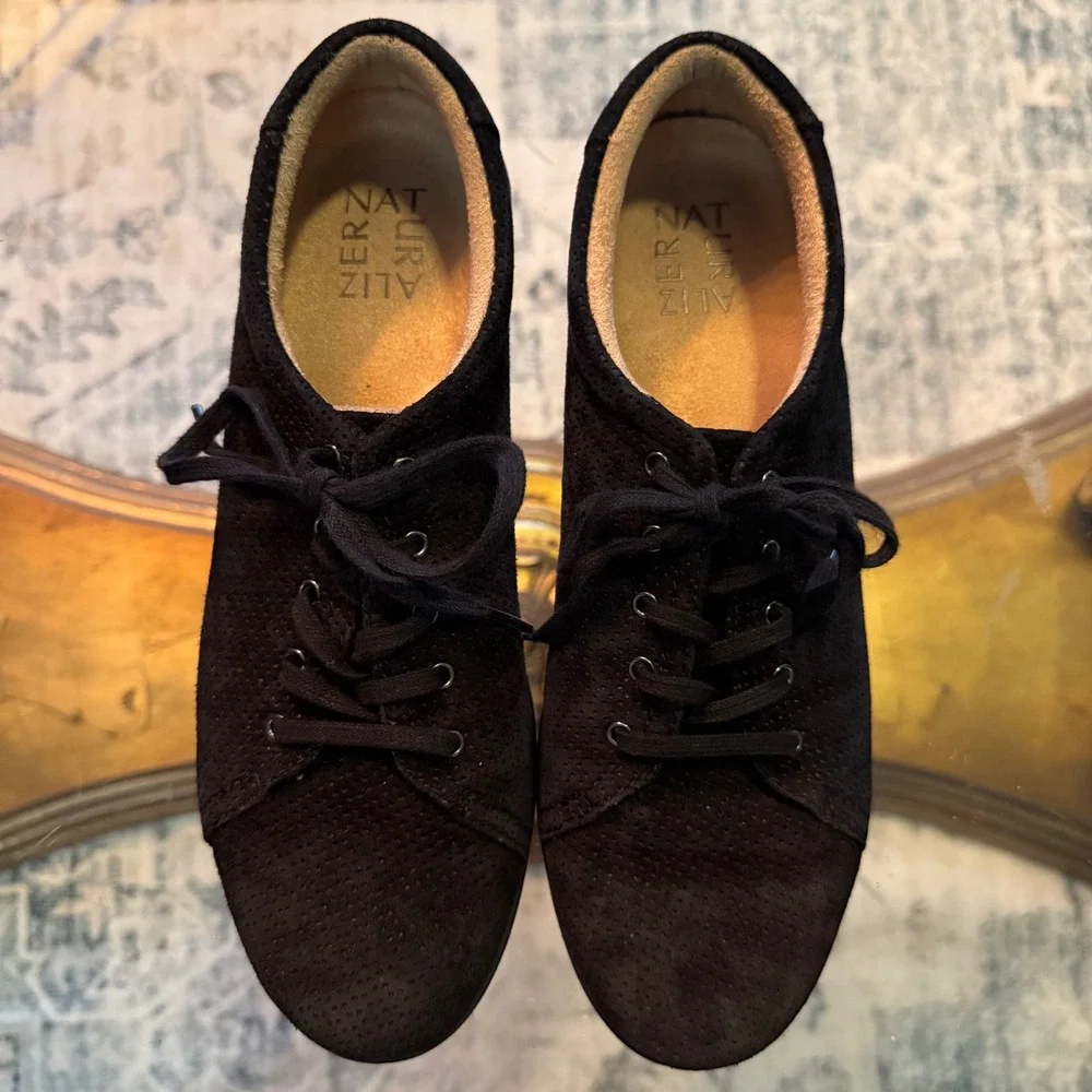 Naturalizer Womens Black Perforated Suede Lace Up Sneakers Flats Size 8.5 M